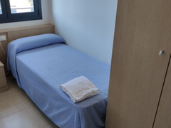 dormitorio simple confortable